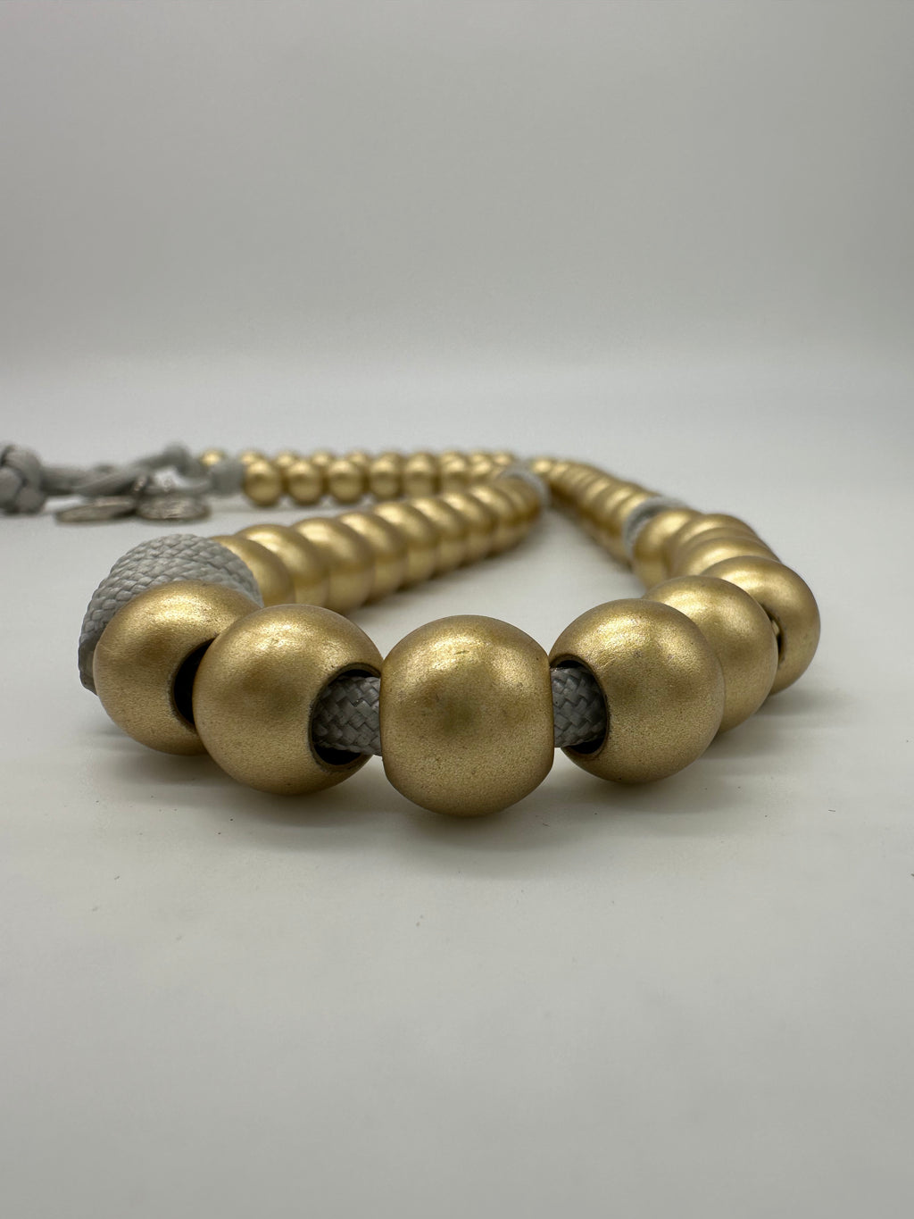 Terço Devotium | Corda Gelo + Contas Douradas Foscas