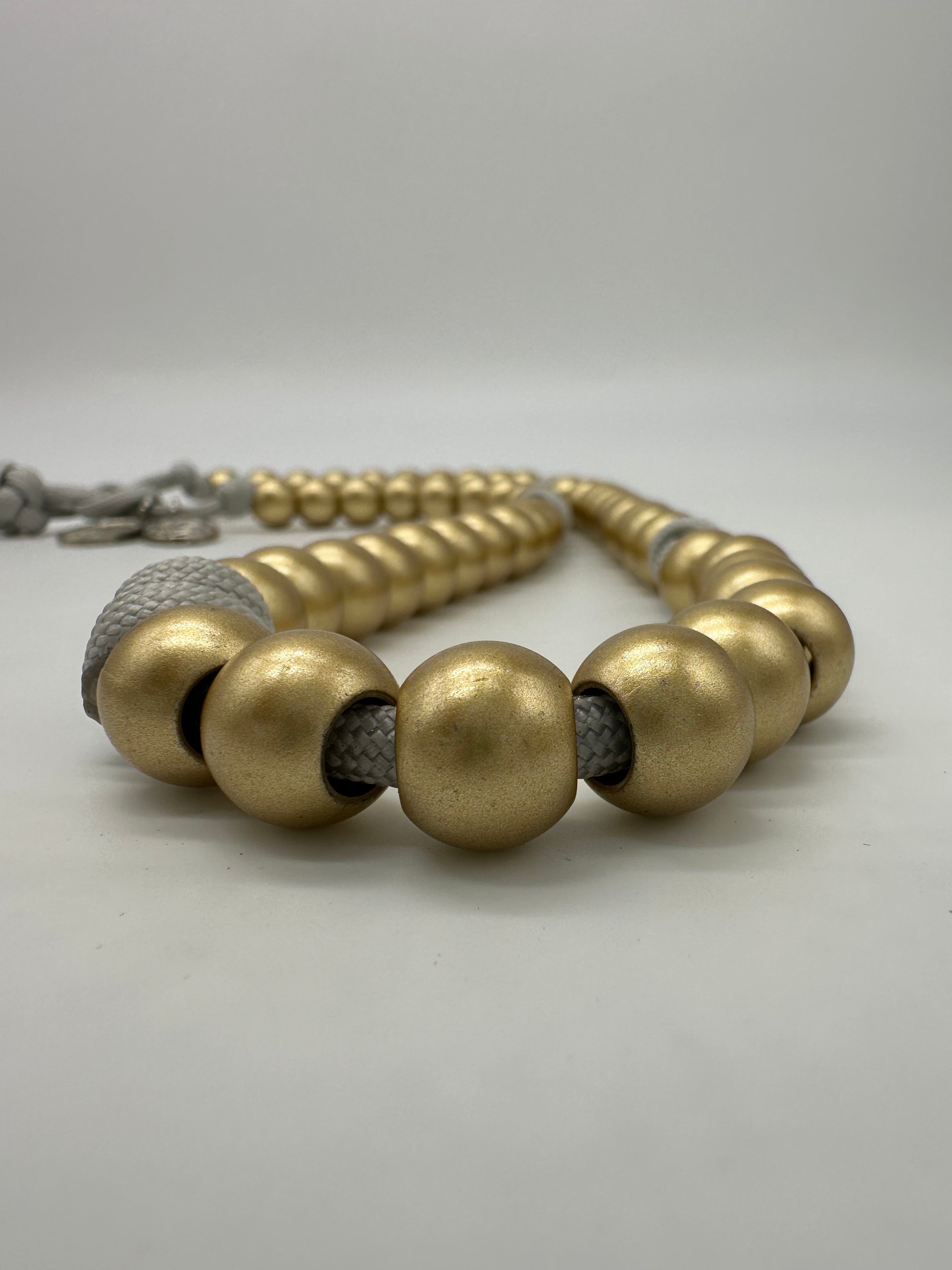 Terço Devotium | Corda Gelo + Contas Douradas Foscas