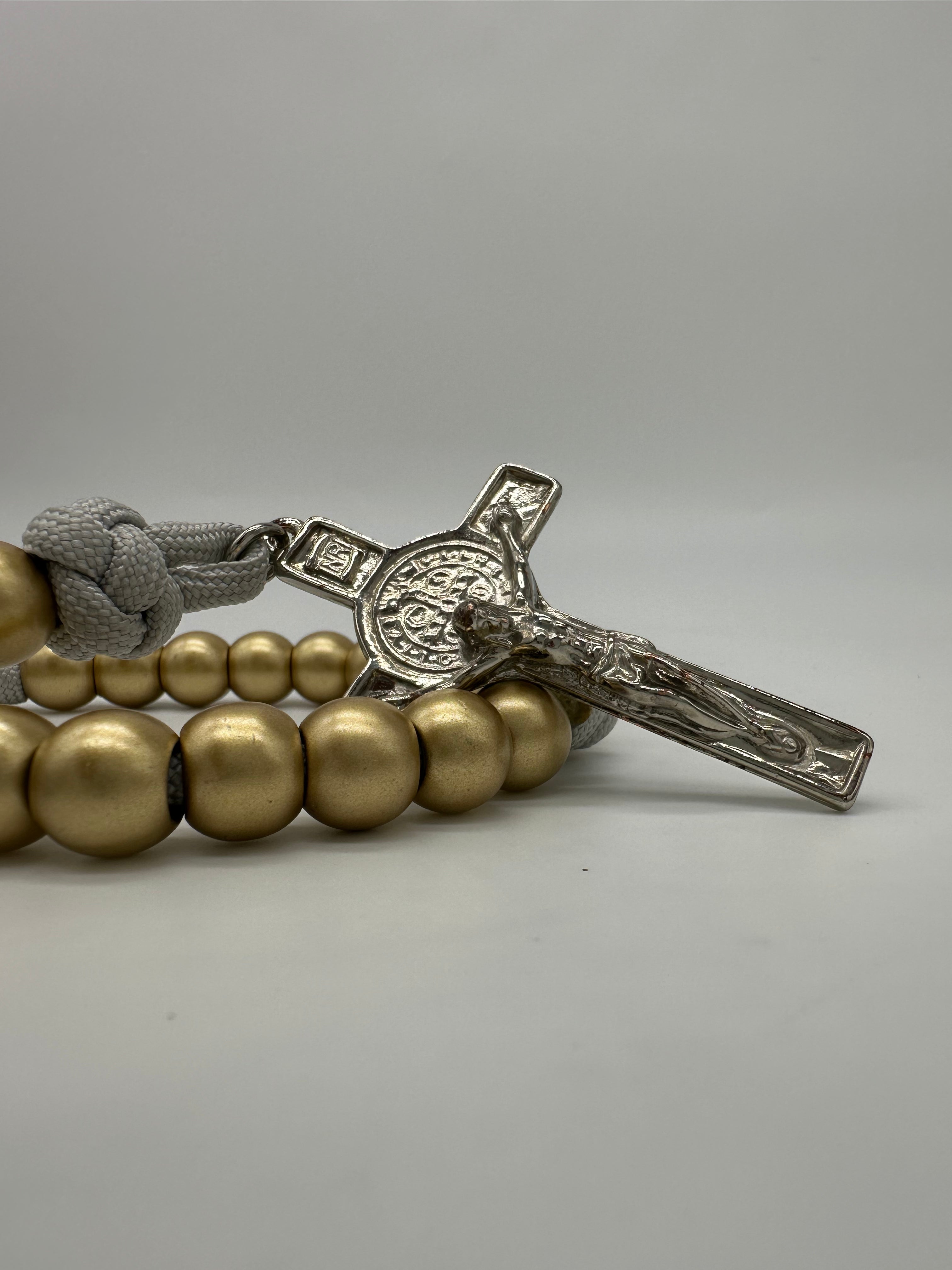 Terço Devotium | Corda Gelo + Contas Douradas Foscas